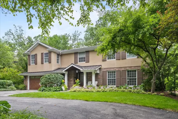 901 Stonegate DR, Highland Park, IL 60035