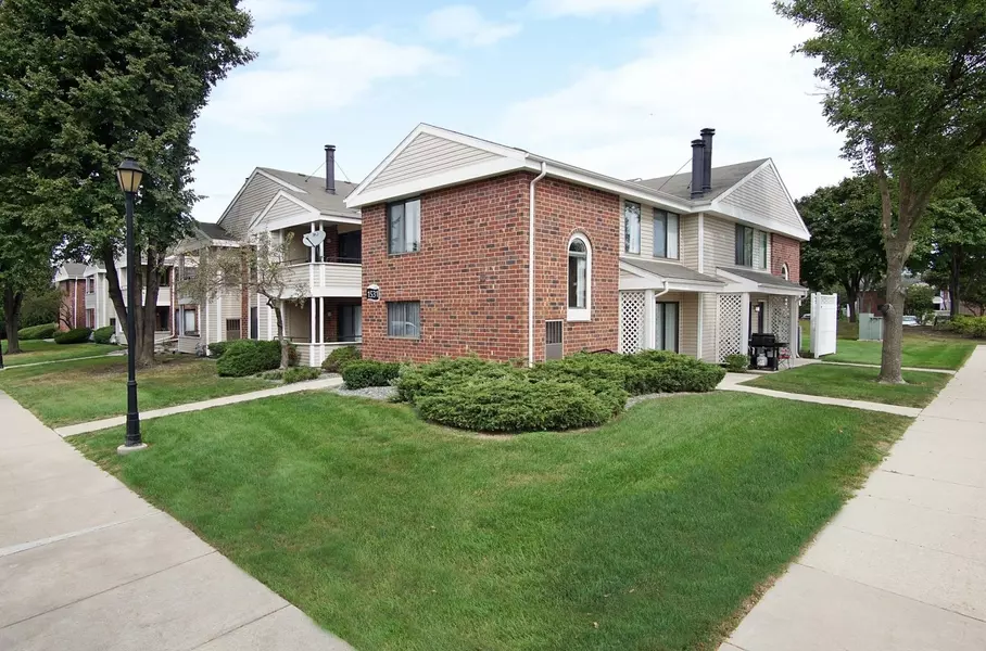 1511 Westminster DR #101, Naperville, IL 60563