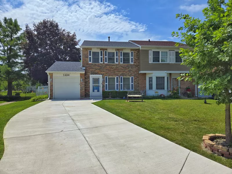 1426 Walnut CIR, Carol Stream, IL 60188