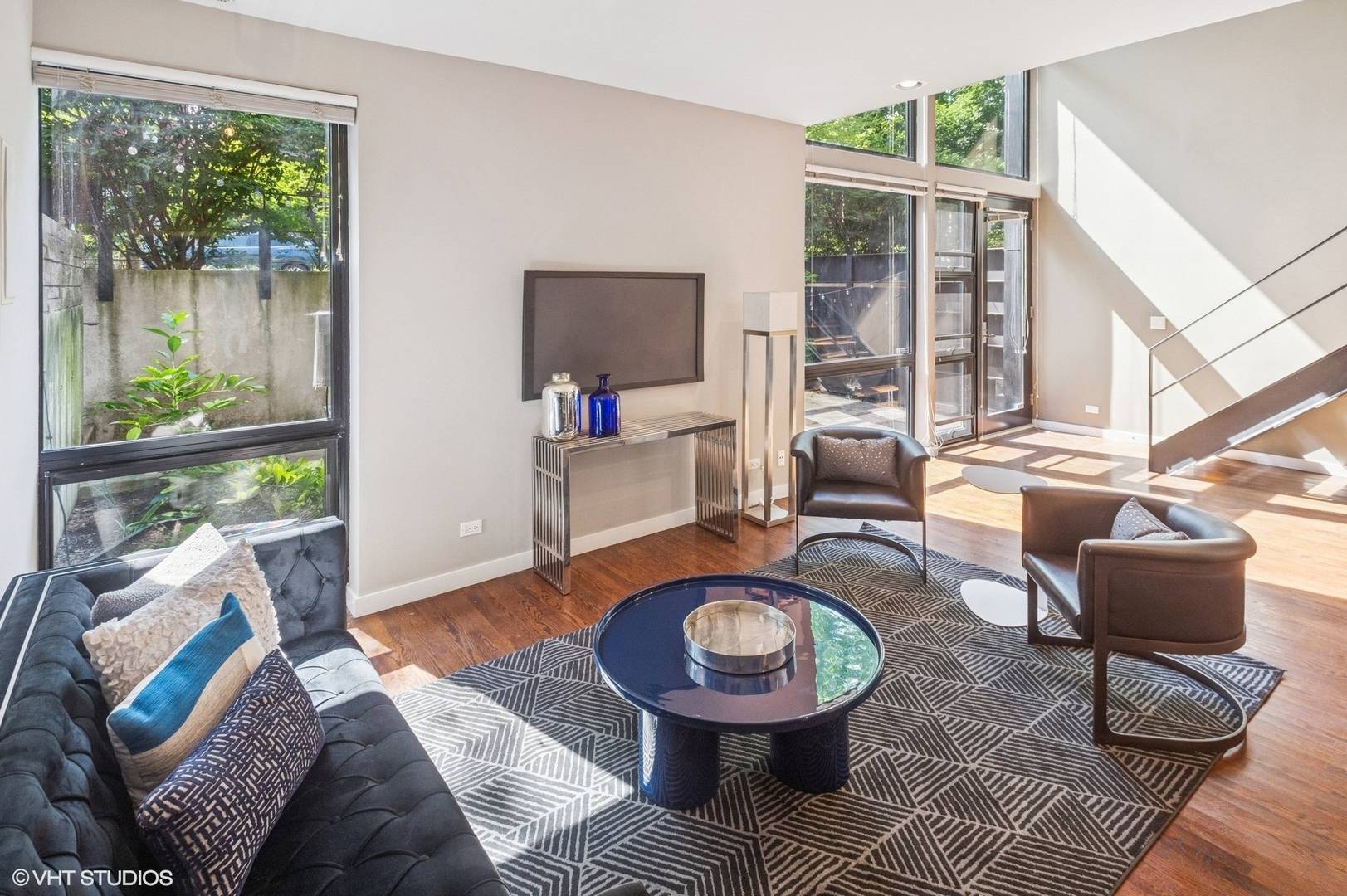 Chicago, IL 60622,925 N Wolcott AVE #103