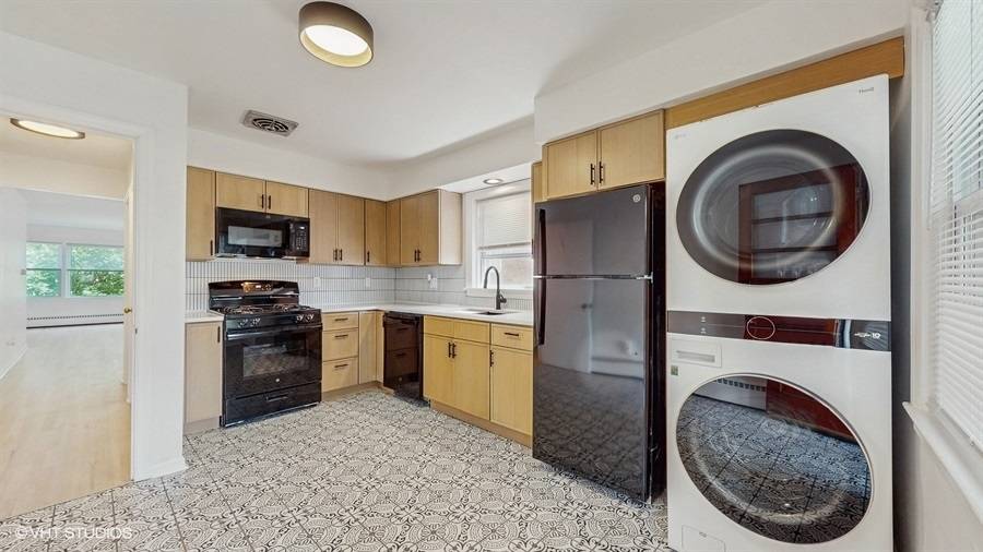 Chicago, IL 60630,4614 N Central AVE #1