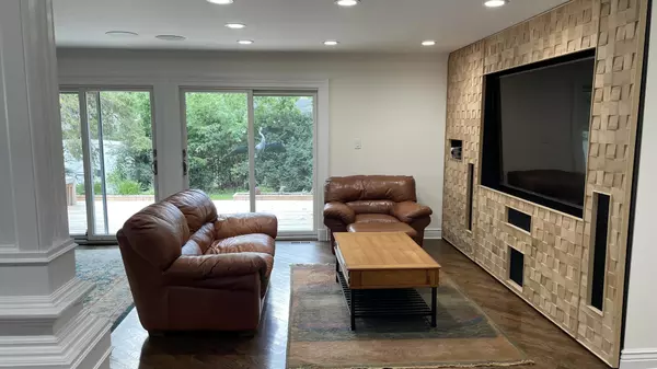 Elk Grove Village, IL 60007,513 Laurel ST