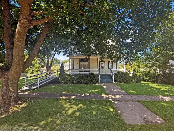 Forreston, IL 61030,102 S 2nd AVE