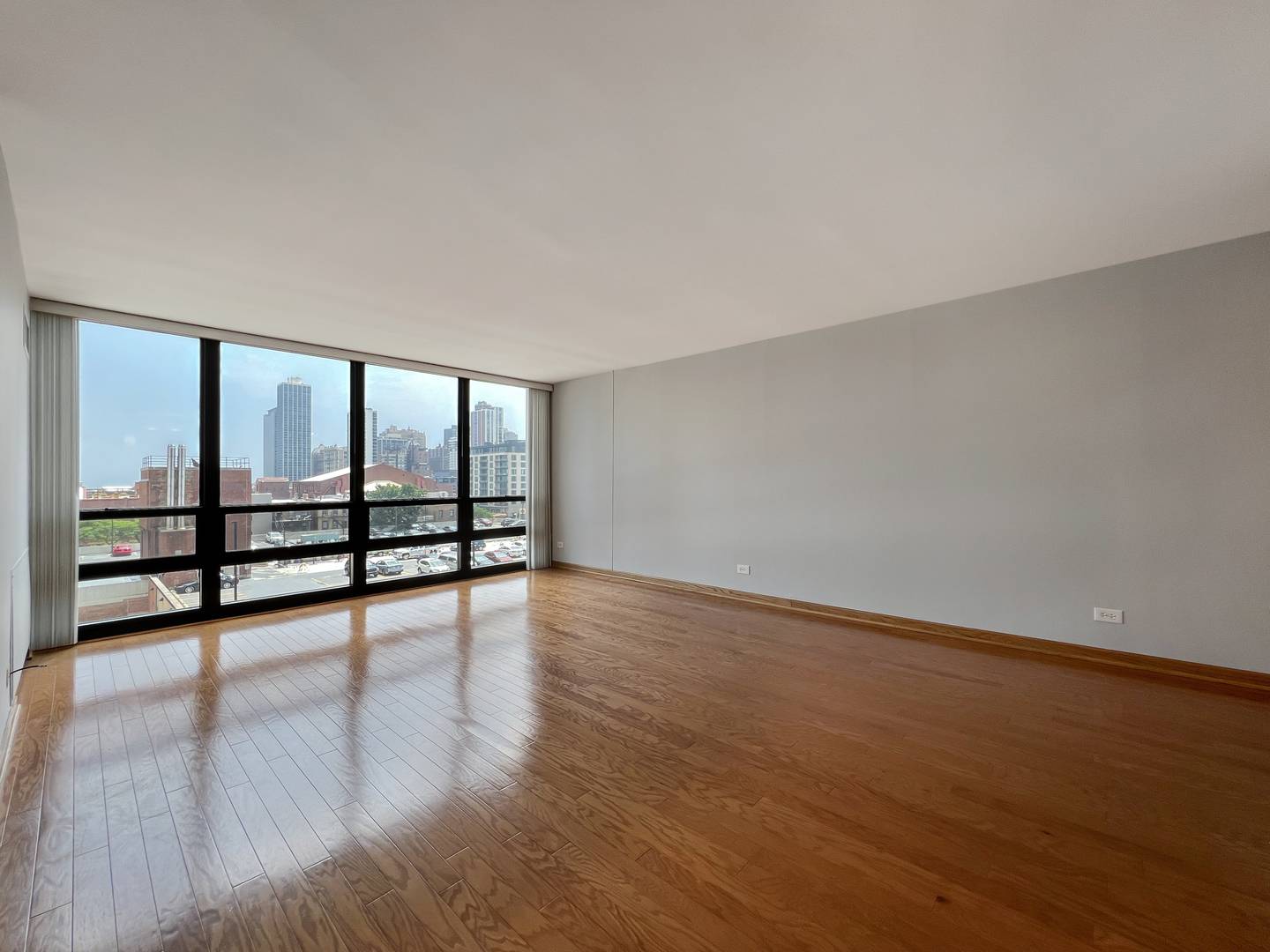 Chicago, IL 60614,1636 N Wells ST #707