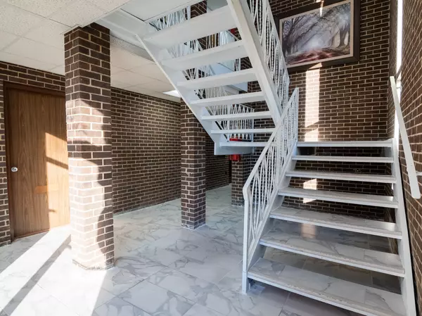 Palos Heights, IL 60463,6600 W College DR
