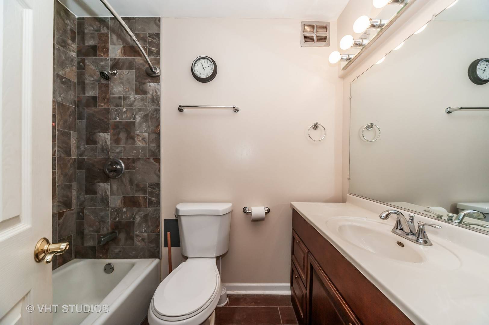 Chicago, IL 60645,7061 N Kedzie AVE #1409