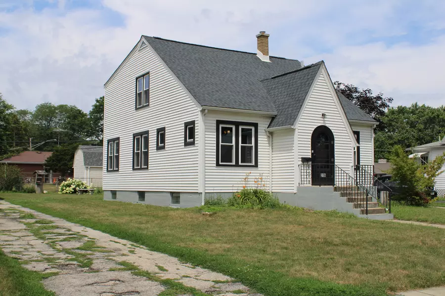 316 Marguerite ST, Elgin, IL 60123