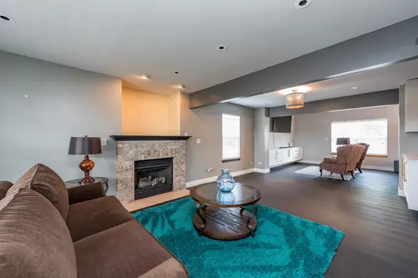 Zion, IL 60099,2027 Dawn LN