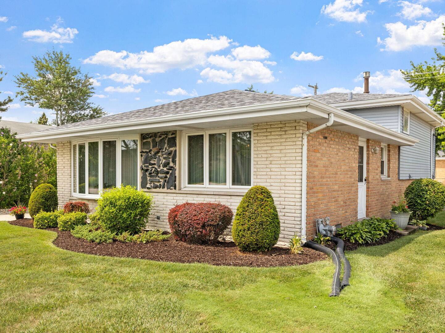 Burbank, IL 60459,8424 Moody AVE