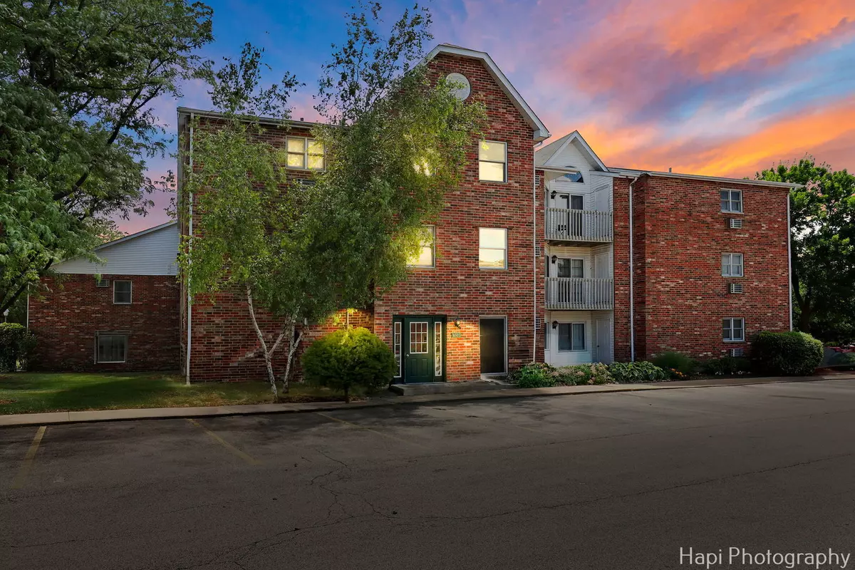 Mchenry, IL 60050,4301 Shamrock LN #3G