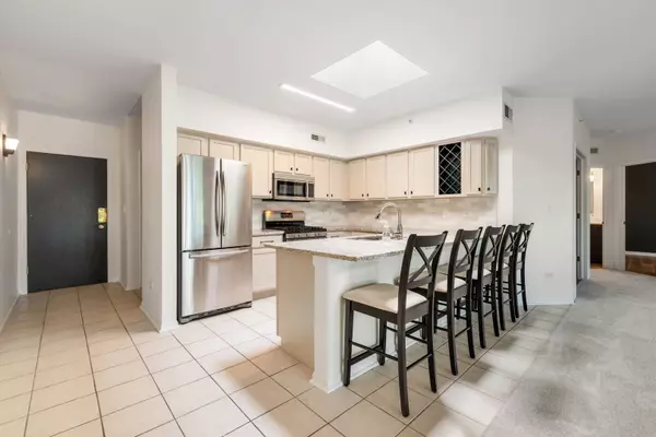 Palatine, IL 60067,55 S Hale ST #403