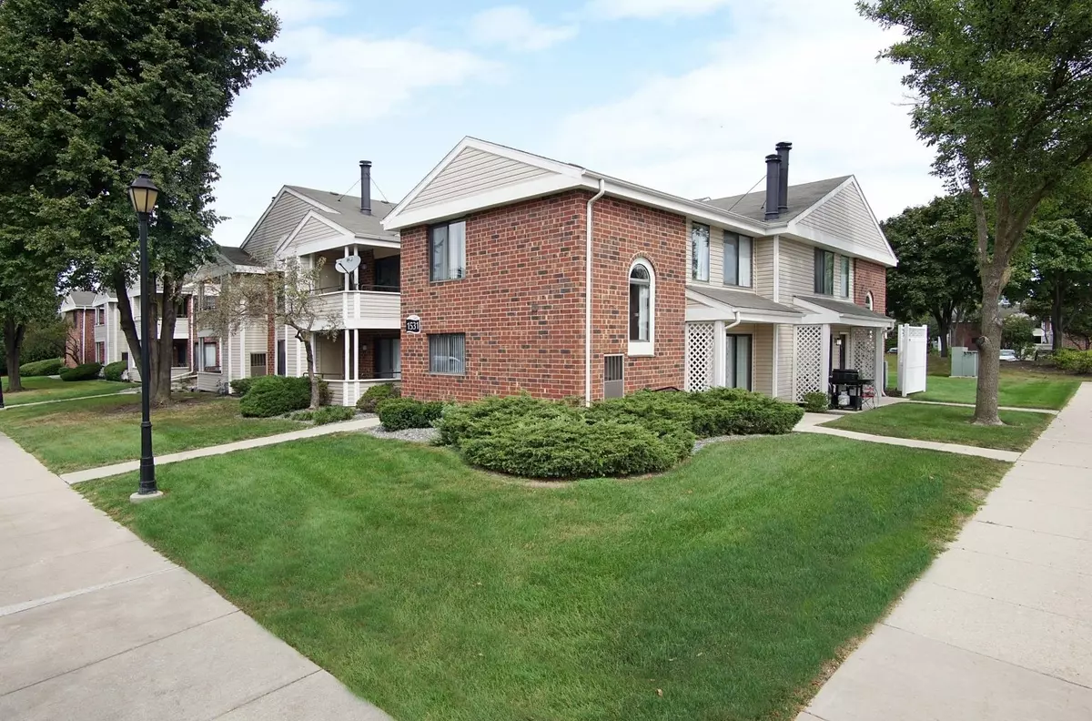 Naperville, IL 60563,1611 Westminster DR #209