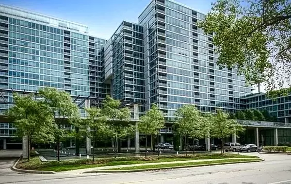 9725 WOODS DR #512, Skokie, IL 60077