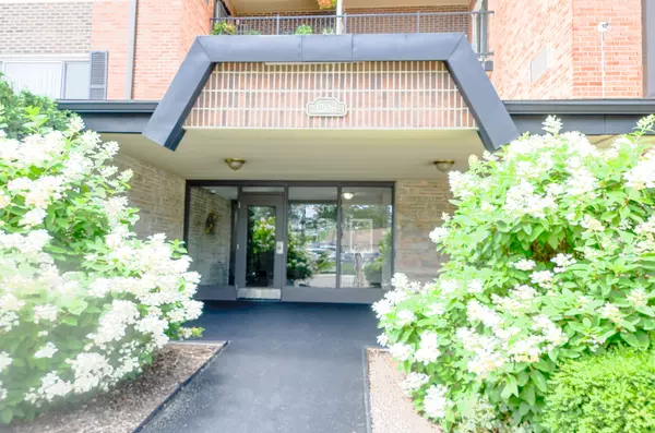 Arlington Heights, IL 60005,1206 S New Wilke RD #108