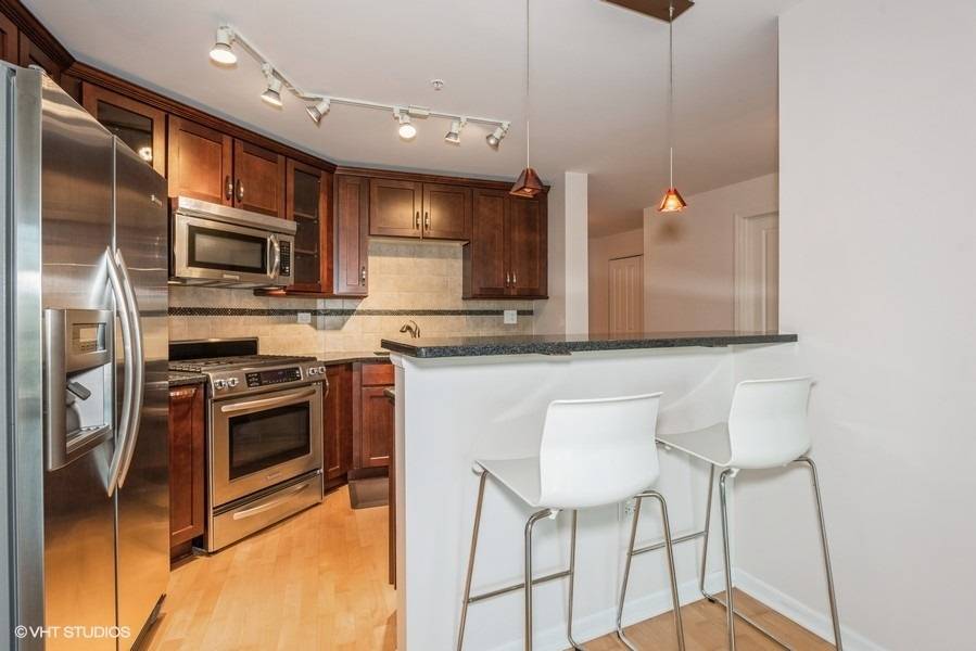 Evanston, IL 60201,1228 EMERSON ST #304