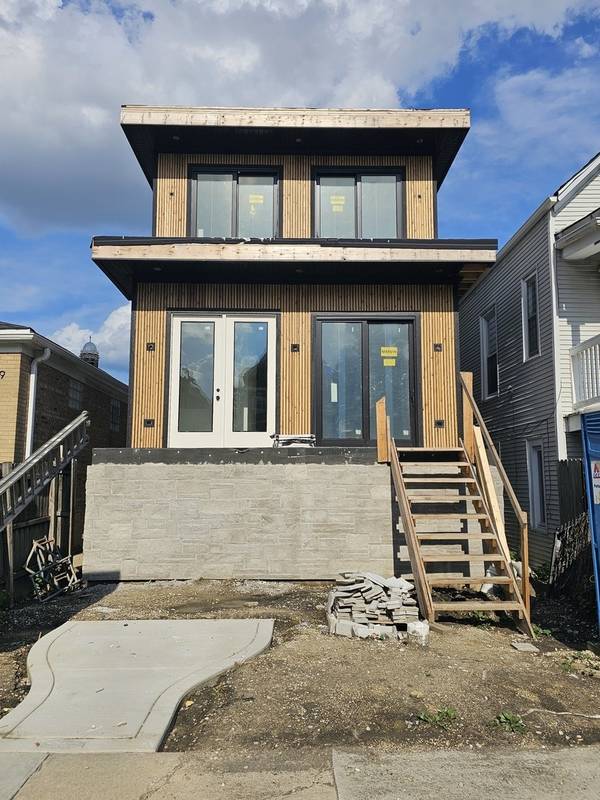 2837 N Ridgeway AVE, Chicago, IL 60618