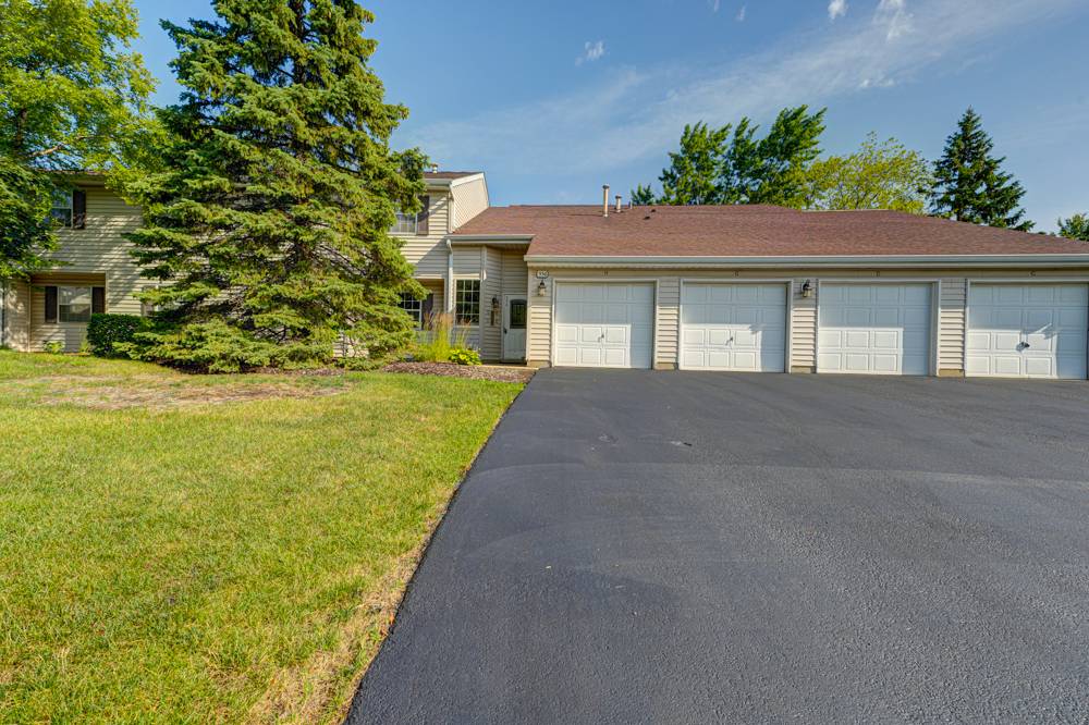 556 E Shagbark LN #C, Streamwood, IL 60107