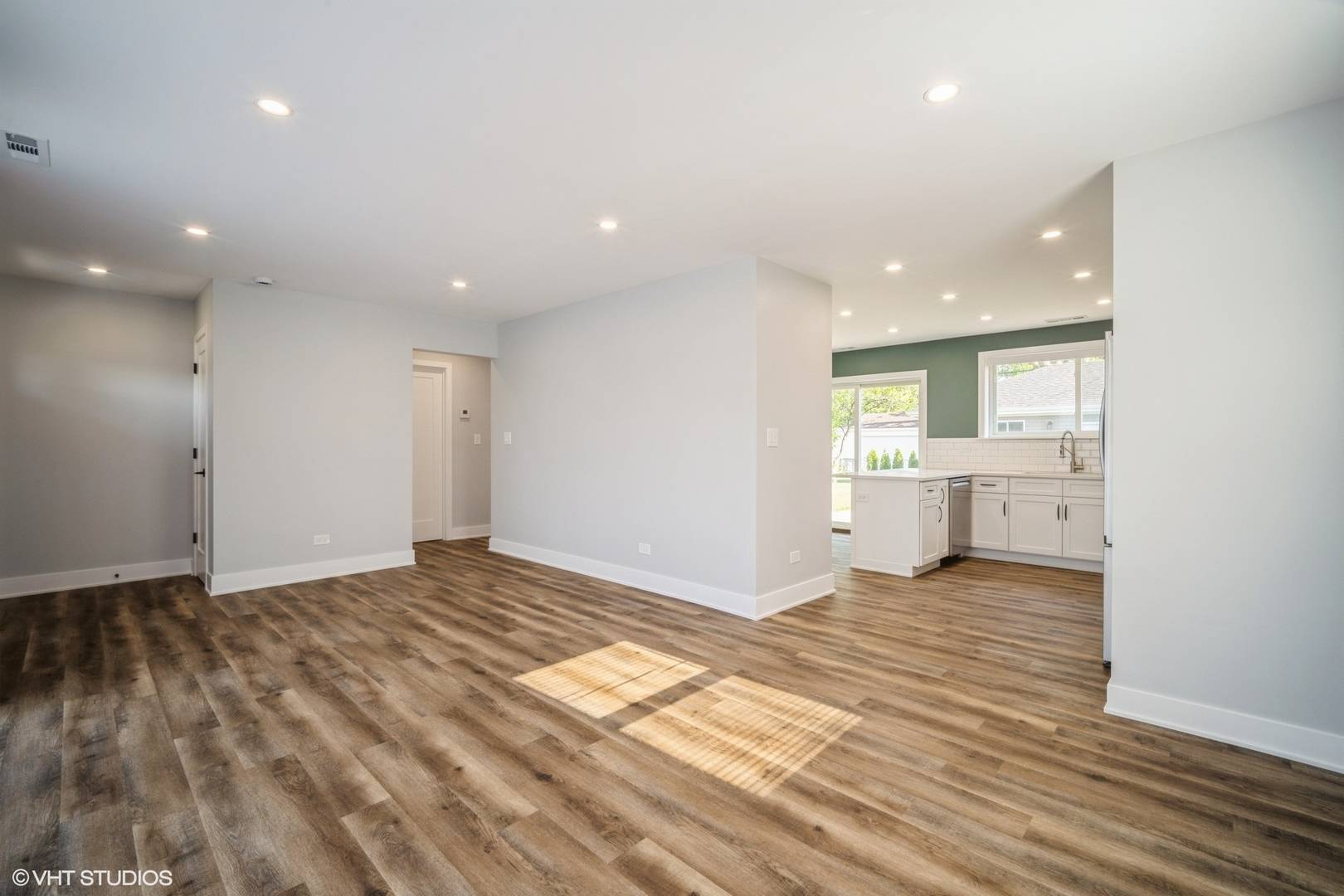 Des Plaines, IL 60016,648 Oakwood CT