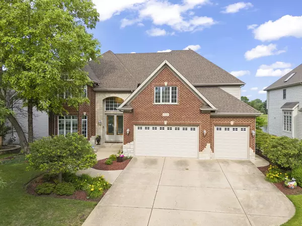 3316 Tall Grass DR, Naperville, IL 60564