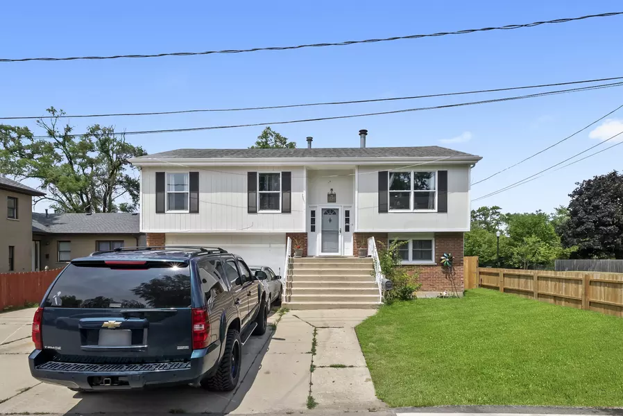 10302 W PALMER AVE, Melrose Park, IL 60164