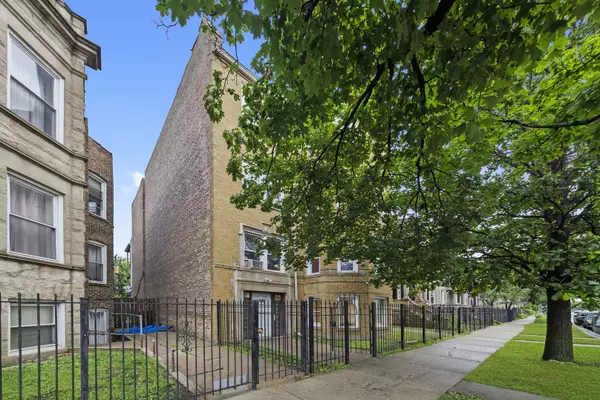Chicago, IL 60624,3916 W Congress Pkwy