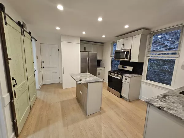 Chicago, IL 60614,2541 N Southport AVE #1F