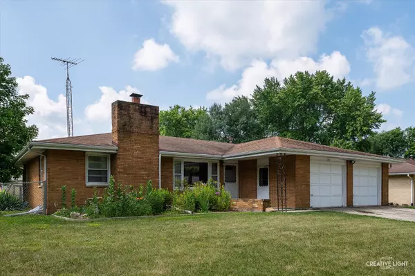 200 Snow ST, Sugar Grove, IL 60554