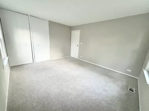 Palatine, IL 60074,1034 E Tulip WAY
