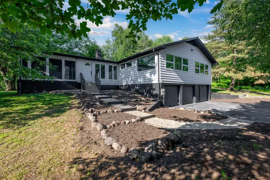 318 N Rose Farm RD, Woodstock, IL 60098