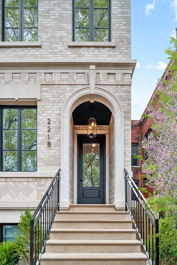 2218 N Burling ST #PH, Chicago, IL 60614