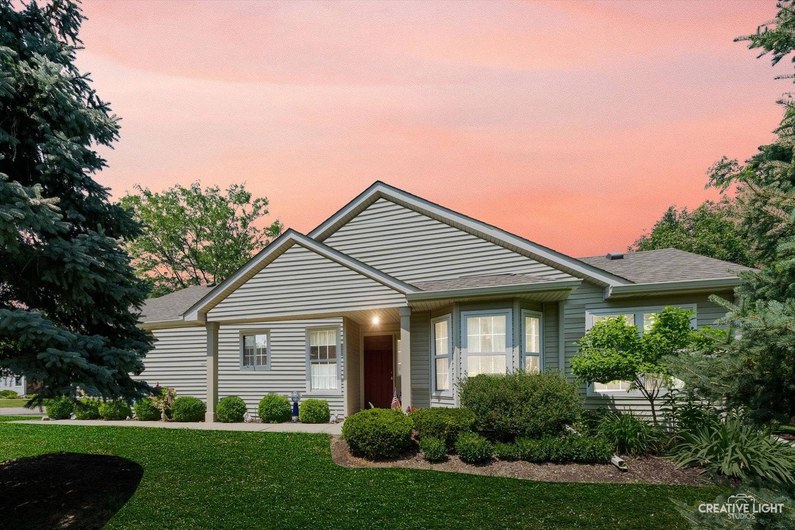 26 Rolling Oaks RD #A, Sugar Grove, IL 60554