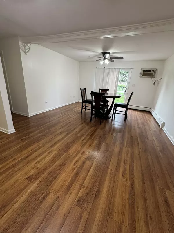 Carol Stream, IL 60188,143 W ELK TRL #143