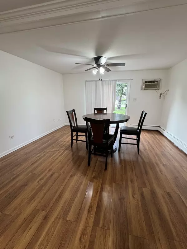 Carol Stream, IL 60188,143 W ELK TRL #143