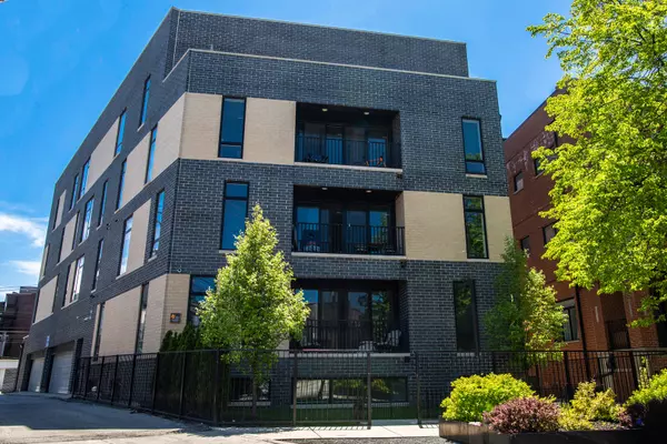 1045 W Cornelia AVE #402, Chicago, IL 60657