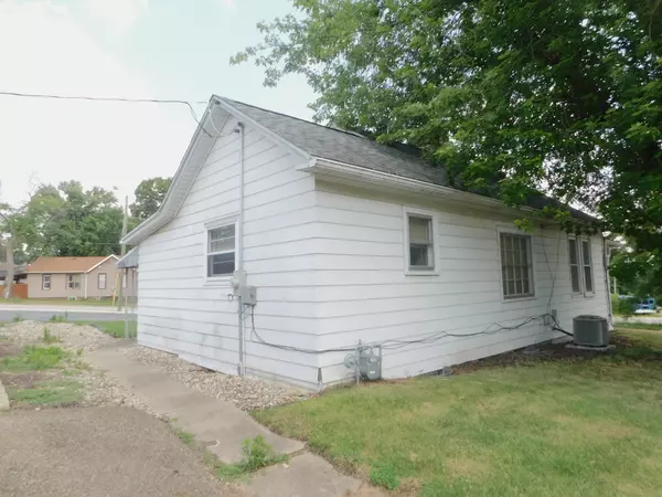 725 Illinois ST, Peru, IL 61354