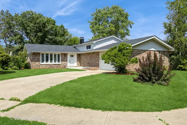 Downers Grove, IL 60516,6820 Barrett ST