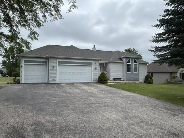 3760 White Tail DR, Wonder Lake, IL 60097