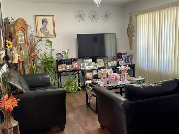 Aurora, IL 60506,1350 N Elmwood DR