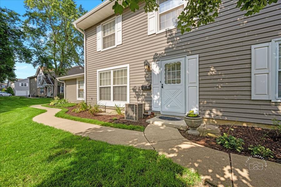 1414 Woodcutter LN #B, Wheaton, IL 60189