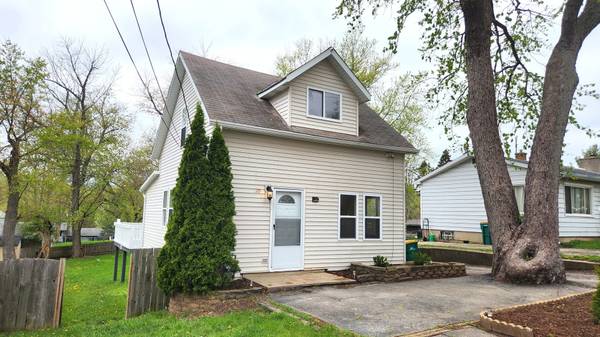 20 S Lake AVE, Fox Lake, IL 60020