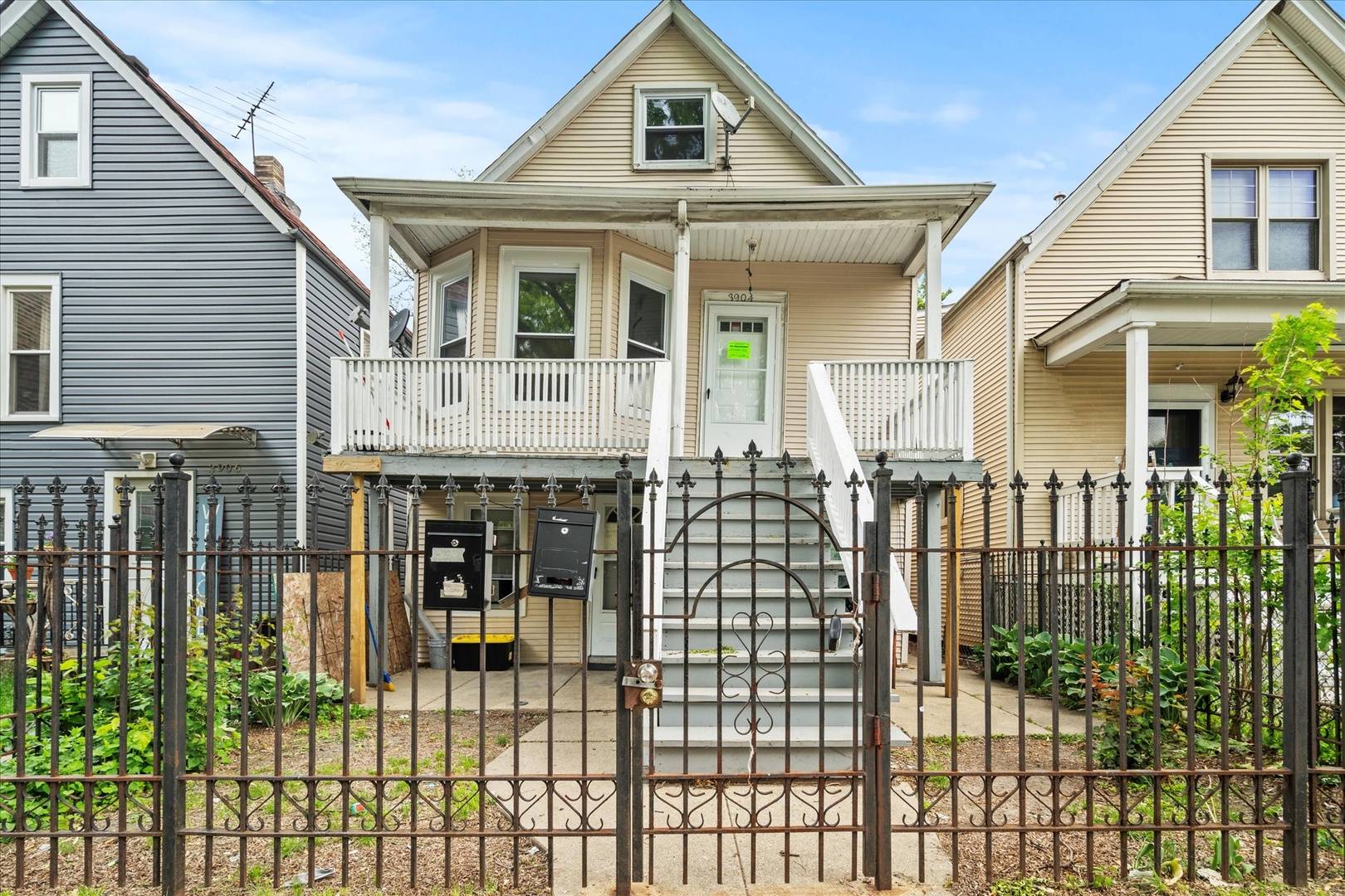 3904 W Montrose AVE, Chicago, IL 60618