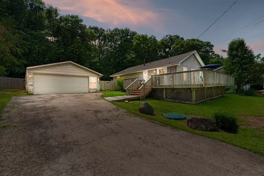 35W493 Riverside DR, St. Charles, IL 60174