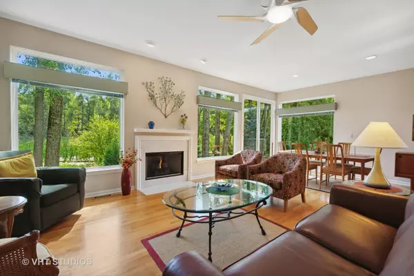 Wauconda, IL 60084,332 Oak Grove CIR