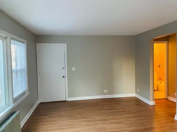 Evanston, IL 60202,905 Austin ST #1