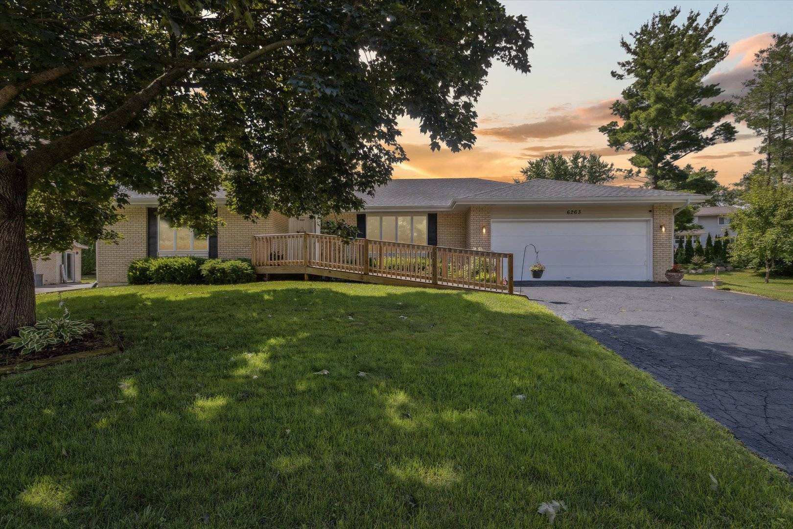 6263 Denwood DR, Rockford, IL 61114
