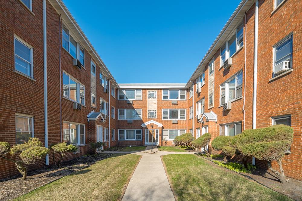 La Grange, IL 60525,38 S Kensington AVE #06