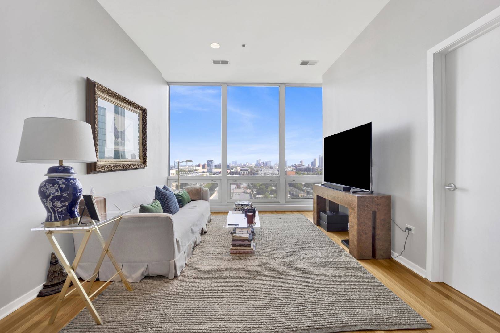 Chicago, IL 60654,500 W Superior ST #1004