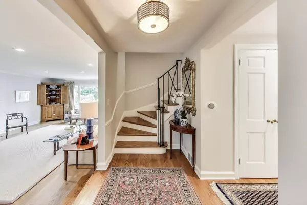 Wilmette, IL 60091,1115 Seneca RD