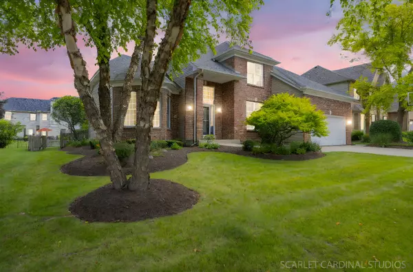 805 W Thornwood DR, South Elgin, IL 60177