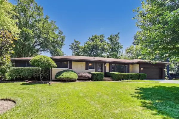 107 Brookside CT, Libertyville, IL 60048